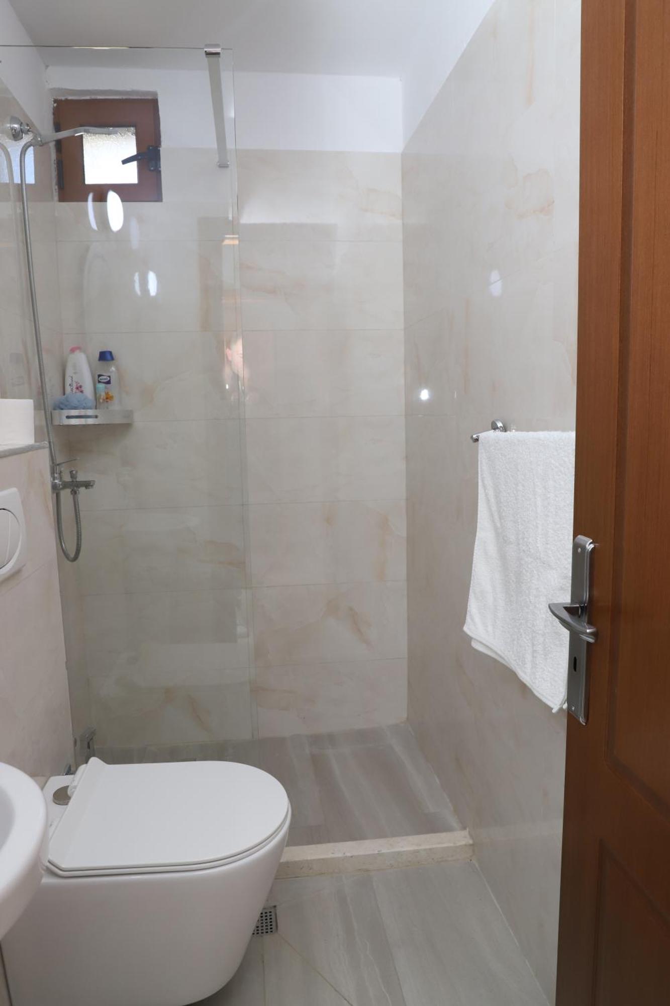 Guest House Lion 베라트 외부 사진